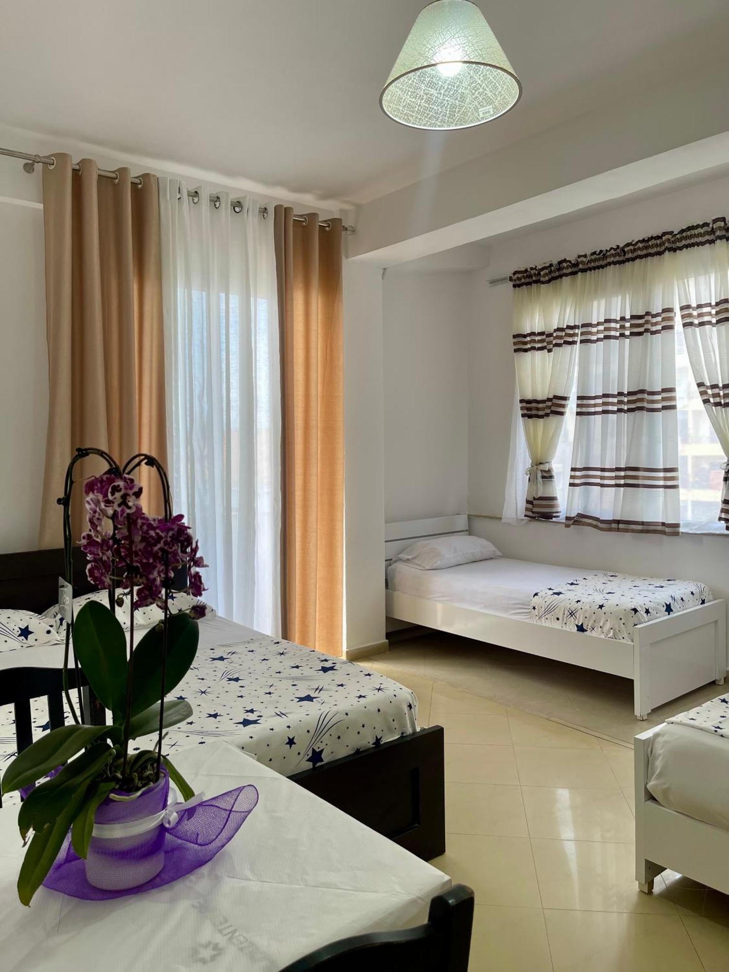 Marra'S Rooms Durrës Extérieur photo